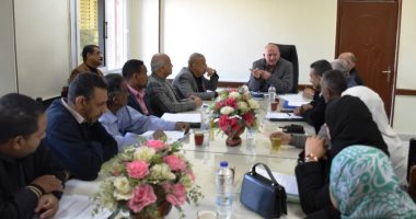 محافظة أسوان تناقش تكثيف الجهود المتعلقة بملف التقنين الأراضى