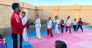 بيعلموهم الدفاع عن النفس.. شوف أول فريق تايكوندو داخل مكتبة مصر العامة بقنا
