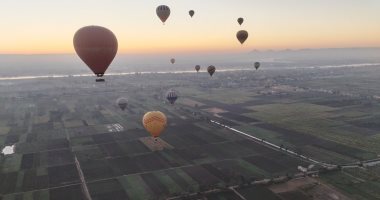 إقبال كبير على رحلات البالون الطائر.. الموسم السياحى الشتوى ينتعش قبل احتفالات رأس السنة بالأقصر