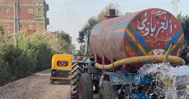 محافظ كفر الشيخ: وضع طبقة الأساس بطريق خليج قبلي بمطوبس تمهيدًا لرصفه وضع طبقة الأساس بطريق خليج قبلي بمطوبس تمهيدًا لرصفه