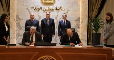 رئيس الوزراء يشهد توقيع عقد أرض مصنع جديد لتصنيع سيارات "إم جي" في مصر.. اتفاقية ترخيص فني حصرى بين"المنصور للسيارات" و"سايك موتور "الصينية لتصنيع "إم جي".. وتوجيهات رئاسية بتقديم الدعم لتوطين صناعة السيارات رئيس الوزراء يشهد توقيع عقد أرض مصنع جديد لتصنيع سيارات "إم جي" في مصر