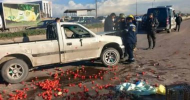 إصابة سائق وتباع في انقلاب سيارة محملة طماطم بالطريق الإسكندرية الصحراوي