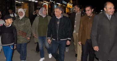 محافظ الإسماعيلية يتفقد عدة مناطق بحي ثان مدينة الإسماعيلية في جولة مسائية