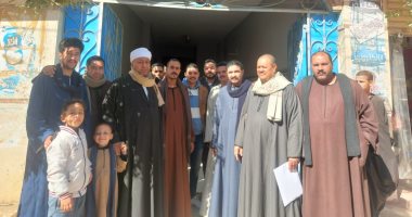 مواطنون يحررون توكيلات تأسيس حزب الجبهة الوطنية فى سوهاج.. صور