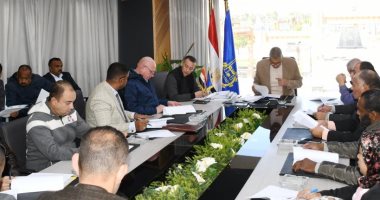 محافظ أسوان: استكمال توفيق وتقنين أوضاع أصحاب المصانع والورش الحرفية