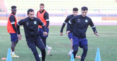 علي ماهر يجتمع بلاعبى المصرى على هامش الاستعداد للزمالك