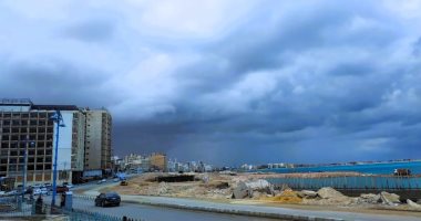 تزداد جمالا تحت المطر.. طبيعة مطروح الخلابة والغيوم والأمطار تشكل لوحات ساحرة الغيوم فى مطروح