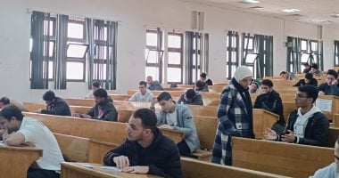 1980 طالب وطالبة يؤدون امتحانات التيرم الأول بهندسة جامعة قناة السويس