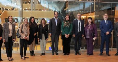 نائب وزير الدفاع الوطنى اليونانى يزور مكتبة الإسكندرية.. صور