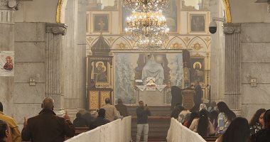 صلوات قداس عيد الميلاد المجيد في كنيسة العذراء مريم بالأقصر.. فيديو