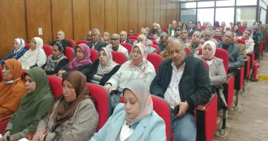 وكيل وزارة التعليم بأسيوط يعقد اجتماعاً استعدادا لامتحانات الترم الأول