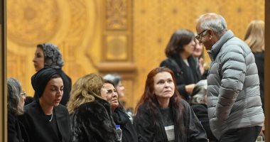 بدء عزاء ليلى رستم بمسجد الشرطة في الشيخ زايد بحضور حفيدة زكي رستم.. صور 