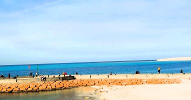 الغيوم والأمطار على مطروح تشكل أجواء خيالية.. اعتدال الطقس وقت هطول الأمطار يزيدها روعة.. الطبيعية الخلابة تشكل لوحات ساحرة.. هدوء الشتاء يزيد الاستمتاع بالطبيعة طقس مطروح الشتوي مع سطوع الشمس