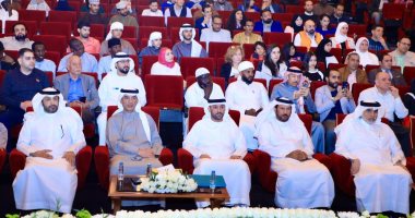 شعراء ينشدون للحب والوطن والإنسان ضمن فعاليات مهرجان الشارقة للشعر العربي جانب من الأمسية الشعرية