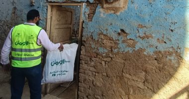 ضمن حملة ستر ودفا وإطعام.. توزيع 180 بطانية على الأولى بالرعاية بقرى أسوان