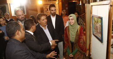 افتتاح معرض إبداعات فناني الجنوب بحضور رئيس مهرجان الأقصر للسينما الأفريقية  
