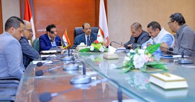 محافظ سوهاج يعقد اجتماعا لبحث إعادة تأهيل 16 ألف منزل بقرى حياة كريمة