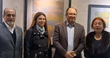 رئيس جامعة حلوان يشهد افتتاح المعرض الاستيعادى للفنان الراحل محمد حازم فتح الله