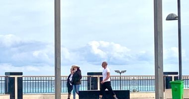 الغردقة غير.. سياح أوروبا يستمتعون بالشمس والبحر على كورنيش الغردقة "فيديو"