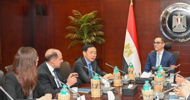 وزير الاستثمار يلتقى ممثلى شركة كينجدم لاستعراض مشروع إنشاء مصنع لصناعة الكتان