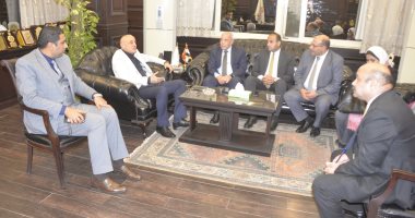 محافظ الأقصر يناقش إقامة مشروعات تنموية بالمدن مع رئيس تنمية الصعيد