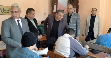 وكيل تعليم الإسماعيلية يتفقد لجان امتحانات صفوف النقل