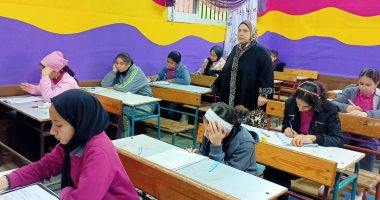 انتظام امتحانات النقل للفصل الدراسي الأول بجميع الإدارات التعليمية بالغربية