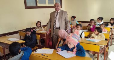 وكيل تعليم الأقصر يتفقد امتحانات نصف العام.. صور