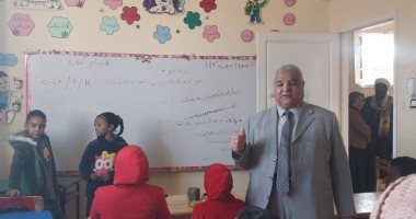 وكيل "تعليم الأقصر" يشيد بالمدارس المجتمعية لمكافحة التسرب من التعليم.. صور