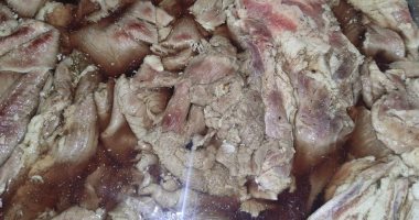 التوصية بغلق مطعم بالعبور ضبط به 400 كيلو شاورما غير صالحة