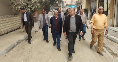 نائب محافظ الجيزة يلتقى عددا من أهالى الصف لبحث احتياجات ومشاكل المركز