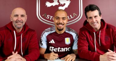 أستون فيلا يعلن التعاقد مع مالين مهاجم بوروسيا دورتموند مالين