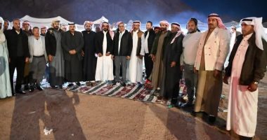 محافظ جنوب سيناء يرحب بالوفود العربية المشاركة بمهرجان الهجن بشرم الشيخ لقاء مشايخ القبائل مع محافظ جنوب سيناء