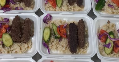 التحالف الوطنى يوزع وجبات ساخنة على مرضى الفشل الكلوى بمحافظة الجيزة