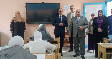 مدير تعليم الفيوم يتفقد لجان امتحانات النقل بالمحافظة