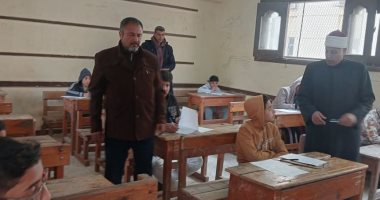 رئيس الإدارة المركزية الأزهرية بالقليوبية يتفقد لجان امتحانات الشهادة الإعدادية