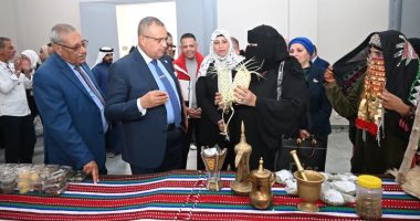 محافظ جنوب سيناء يتفقد تجهيزات المعروضات اليدوية السيناوية بمهرجان الهجن جانب من جولة محافظ جنوب سيناء