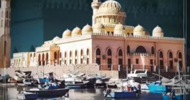 السياحة الشتوية بالغردقة.. انبهار السياح بالفن المعمارى فى مسجد الميناء الكبير.. فيديو
