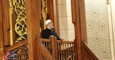 المفتى فى خطبة الجمعة من المسجد الكبير: التطرف عقبة خطيرة تؤدى لهلاك البلاد.. صور 