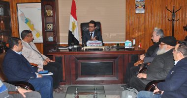 وكيل صحة سوهاج يعقد اجتماعا مع مدير مستشفى الحميات لبحث سبل تحسين الخدمات