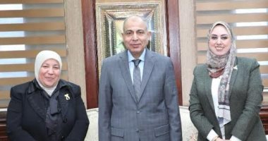 محافظ المنيا يتلقى تقريرا عن جهود المجلس القومى للمرأة لعام 2024