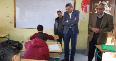 محافظ السويس يتابع امتحانات نصف العام للشهادة الإعدادية بمدارس المحافظة