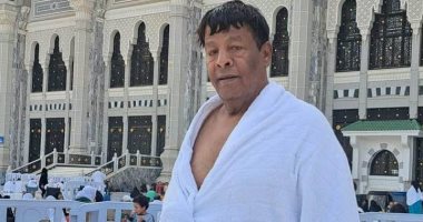 عبد الباسط حمودة يؤدى مناسك العمرة