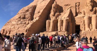 انتعاشة سياحية كبيرة داخل معابد أبوسمبل مع الموسم الشتوى طوابير السائحين أمام معبد رمسيس