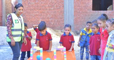 التعايش السلمى بين المسلمين والمسيحيين في الصعيد.. شاب أقصرى يطلق مبادرة "لتعارفوا" لتعزيز المحبة بين الجميع.. ويؤكد: قمنا بتنظيم 6 ورش لـ120 طفلا وشابا وشابة من المسلمين والمسيحيين لتعزيز التعايش بينهم.. صور