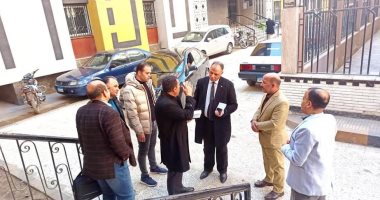 المشرف على الإدارة العامة للامتحانات بالتعليم يتفقد عددا من لجان الدقهلية جانب من الزيارة