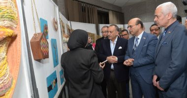 افتتاح المعرض الفنى للحرف اليدوية داخل جامعة أسيوط