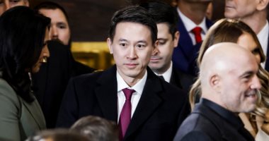 بعد عودة الخدمة في أمريكا.. رئيس تيك توك أول الحاضرين حفل تنصيب ترامب