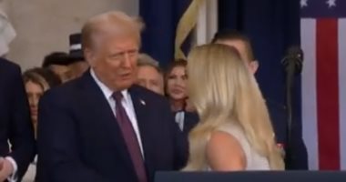 نجمة موسيقى الريف تغني "أمريكا الجميلة" بحفل تنصيب ترامب.. فيديو المطربة كارى أندروود فى حفل تنصيب ترامب