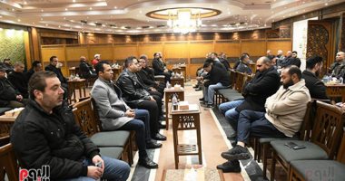 أشرف زكي ومحمود فارس وأحمد جوهر يقدمون التعازي لوائل عبد العزيز في رحيل والده